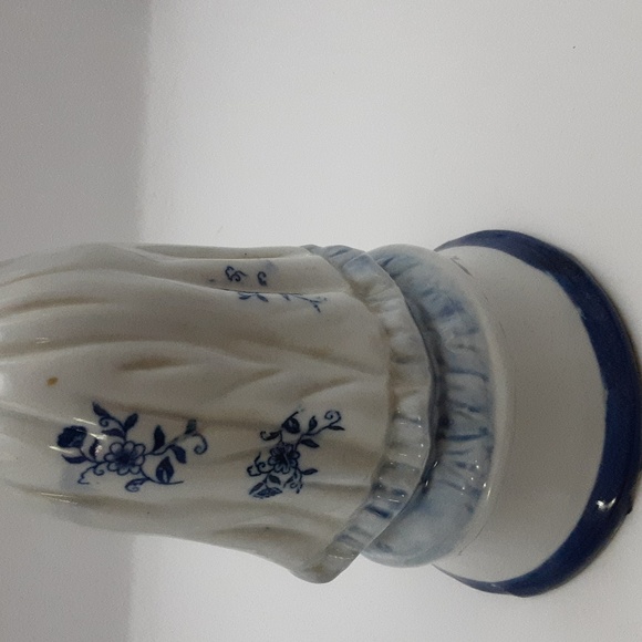 Vintage Porcelain Blue & White Lady 8.5" - Picture 9 of 10